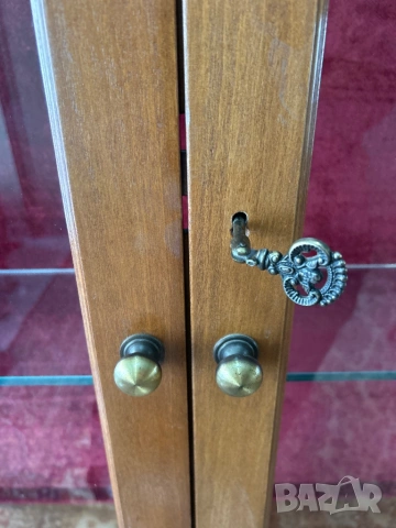 Дървена витрина за стена, снимка 2 - Антикварни и старинни предмети - 53923429