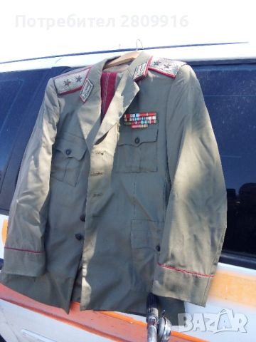 Генералска униформа от соца , снимка 1 - Антикварни и старинни предмети - 45114307