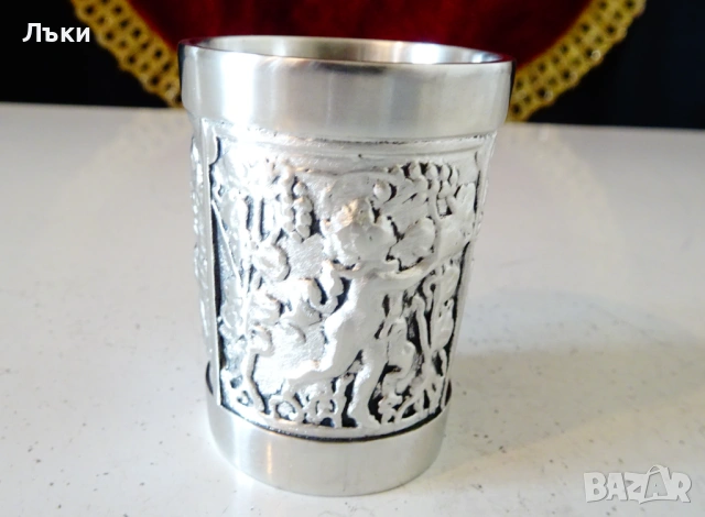 Калаена чаша с Ангели в лозя,градини. 