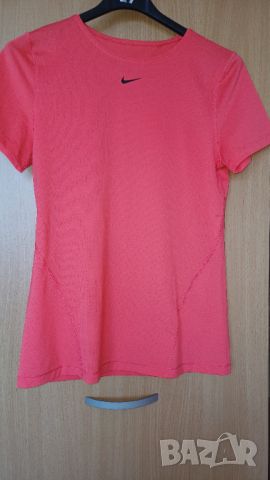 Розова тениска Nike S, снимка 1 - Тениски - 46228298