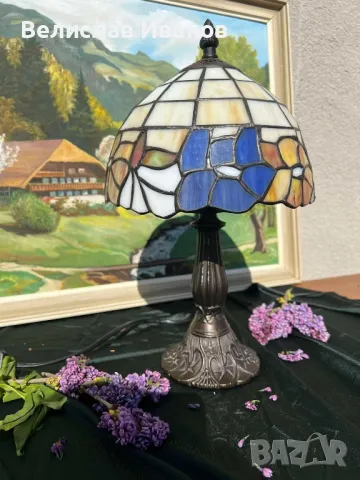Винтидж лампа стил Tiffany в прекрасти цветове и отлично състояние. Работеща., снимка 2 - Настолни лампи - 49975640