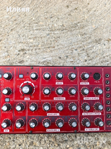 Аналогов синтезатор , снимка 2 - Ресийвъри, усилватели, смесителни пултове - 52151158