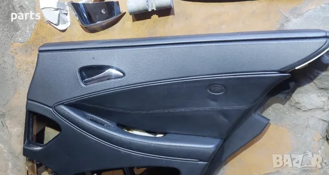 Задна Дясна Кора Врата
Мерцедес CLS W219, снимка 4 - Части - 50340840