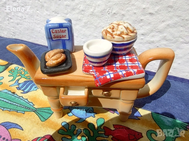 Малък колекционерски чайник на Paul Cardew масичка печива