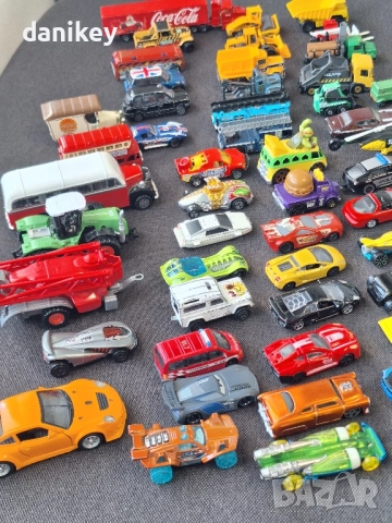 Огромна колекция от колички + бонус 3 изтрелвачки, снимка 12 - Коли, камиони, мотори, писти - 52621905