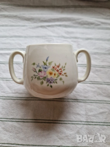 Винтидж чаша с две дръжки – K. F. Jones, ръчна изработка 