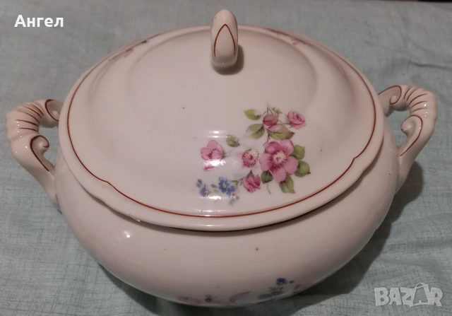 Ретро порцеланов сервиз за хранене