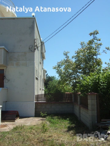 Този превъзходен изглеждащ имот е много близо до главния път през Крапец и българското Черноморие, снимка 2 - Вили - 53656708