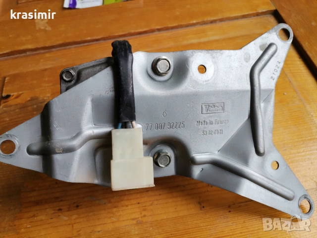 Моторче за задна чистачка на Рено клио 1, 2 1995 г бензин, снимка 2 - Части - 54058027