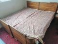 Продавам голямо легло от 2 части и нощ.шкафче, снимка 1 - Спални и легла - 45853094