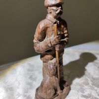 Дървена фигурка "Мъж с куче", снимка 2 - Антикварни и старинни предмети - 45498656