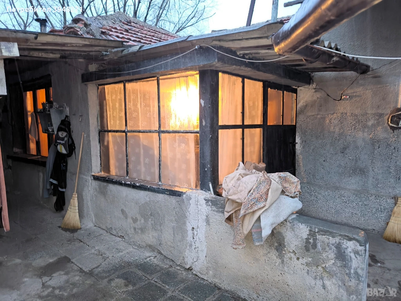 къща с дворно място и гараж, в с. Ковач, снимка 1