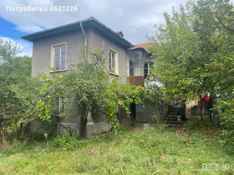 Къща с двор в с. Гълъбник, снимка 1