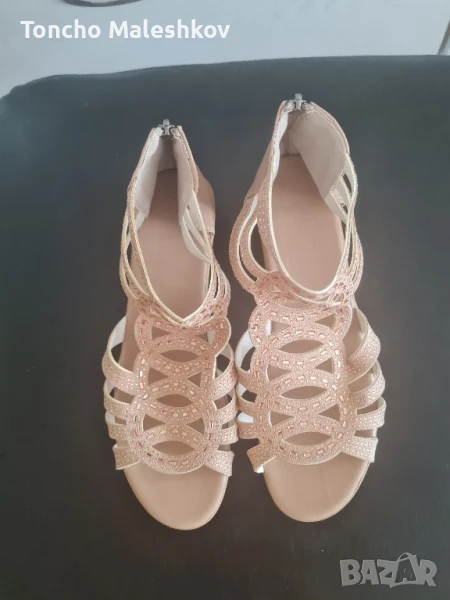 Продавам чисто нови дамски сандали , снимка 1