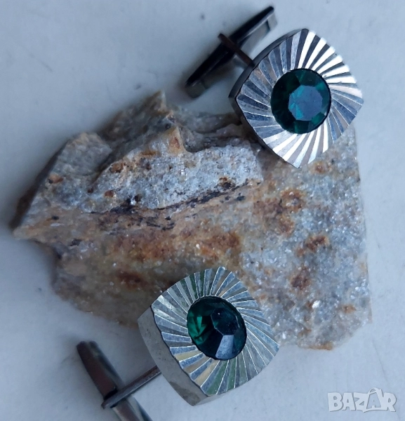 копчета за ръкавели със зелен камък, снимка 1