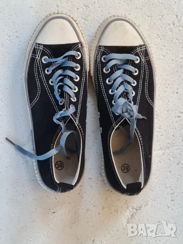 Дамски черни маратонки с цветни връзки Jadranka, снимка 1