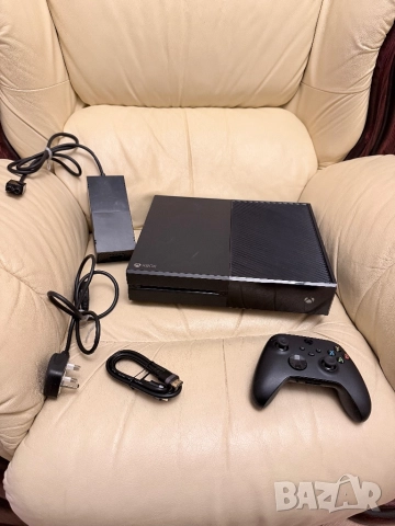 Xbox One черен + контролер