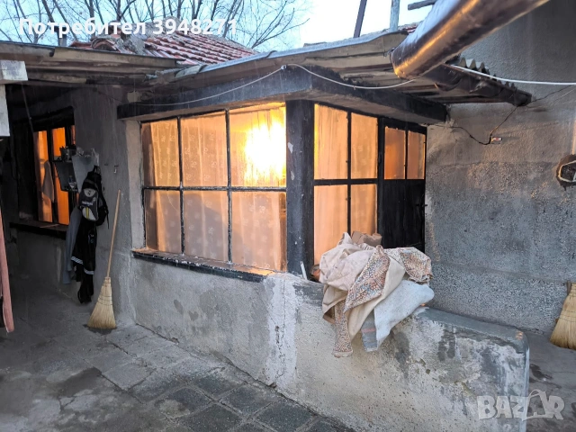 къща с дворно място и гараж, в с. Ковач