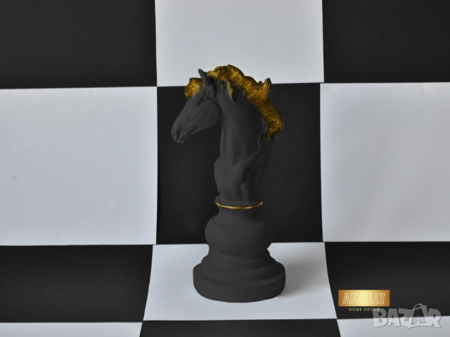 Шахматна Фигура Кон / Черна Статуетка Изработена от Смола / Черен Мат със Златни Акценти 26 x 13 см., снимка 3 - Статуетки - 52411572