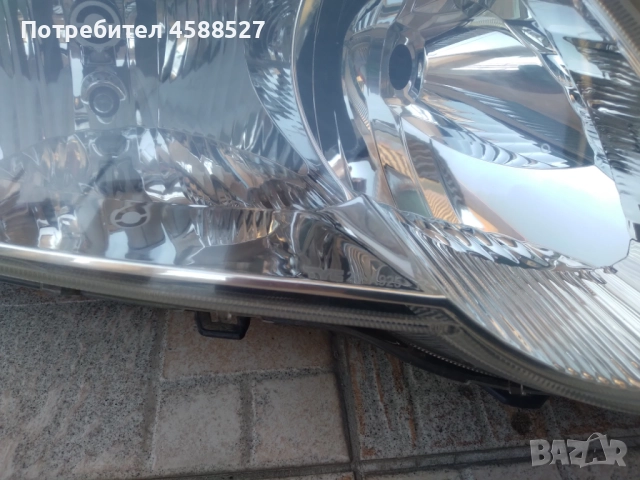 Десен фар за Тойота Корола Е12 хечбек фейслифт 2004-2007г, снимка 2 - Части - 51669899
