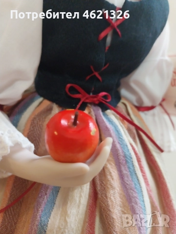 Колекционерска порцеланова кукла Снежанка от колекцията „Героини от приказните гори“ на Diana Effner, снимка 5 - Декорация за дома - 52043963