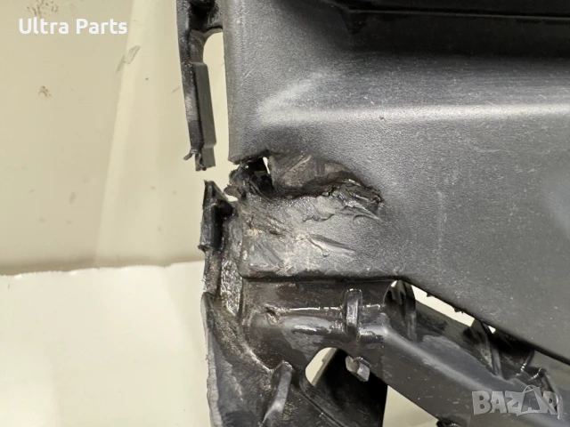 Оригинлна дясна решетка за BMW F40 7459716, снимка 2 - Части - 50480759