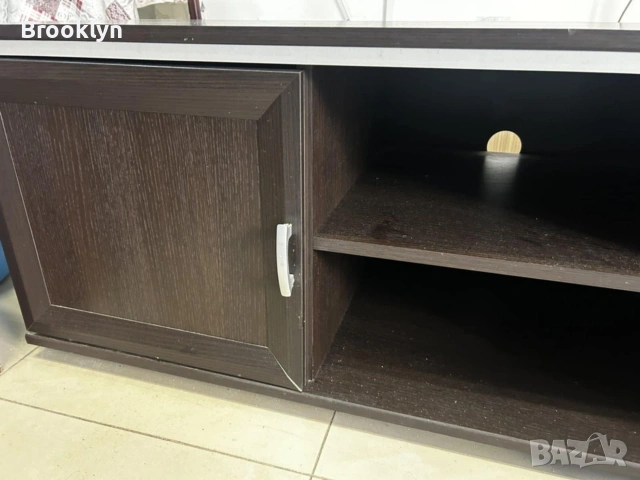 Продава се шкаф за телевизор, снимка 5 - Шкафове - 53465466