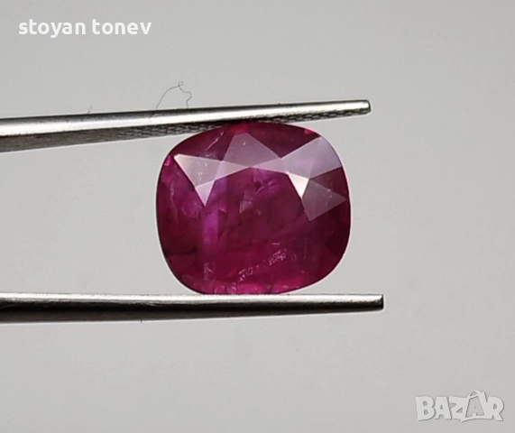 Пурпорно червен естествен рубин с рядка големина 4.26кт.! Сертифициран! Нов!, снимка 7 - Други - 52543796