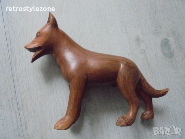 № 8465 Дървена скулптура куче – арт фигура от масивно дърво 