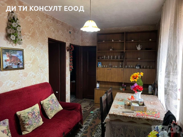 Двуетажна къща в подножието на Беласица