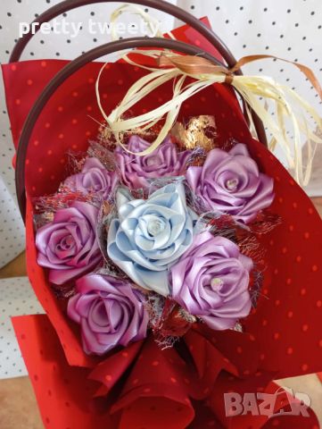 Букет от 7 сатенени рози в кошничка, снимка 1 - Ръчно изработени сувенири - 45700619