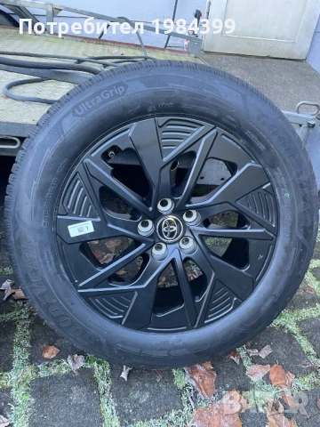 Чисто нов комплект Toyota, снимка 2 - Гуми и джанти - 53653428