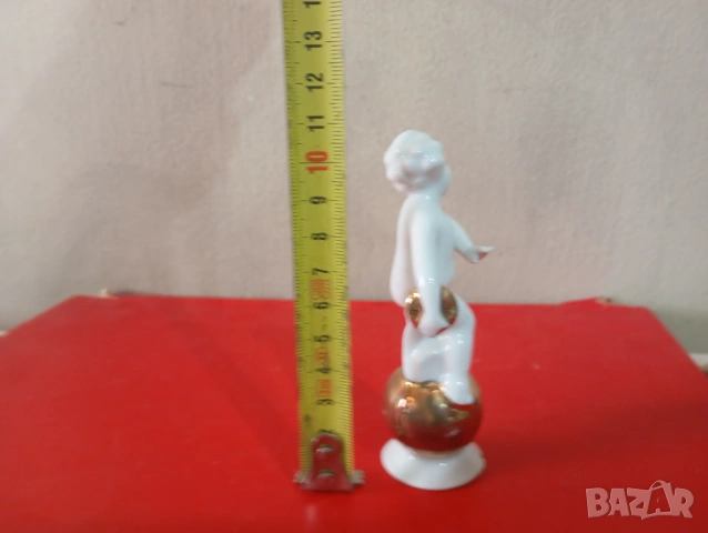 Порцеланова статуетка - Ангел върху глобус - Herold AG Tettau Bavaria, снимка 2 - Статуетки - 47549396