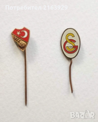 Лот от две футболни значки - Галатасарай и Турска футболна федерация