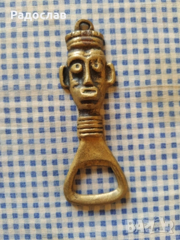 стара отварачка Tiki Bar