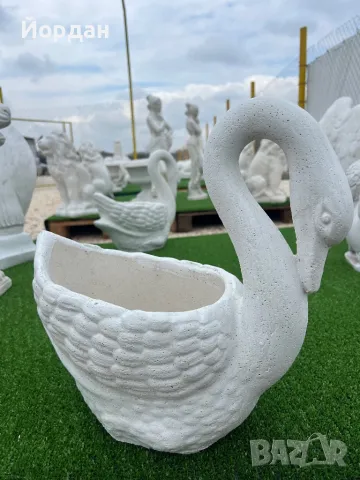 Градинска кашпа Лебед