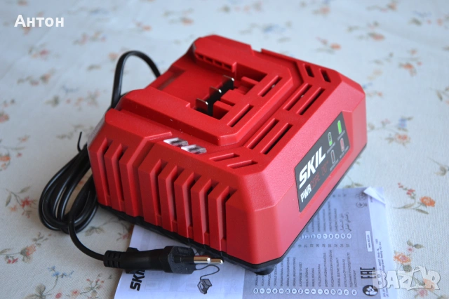 Ново зарядно Skil 18/20V, снимка 2 - Винтоверти - 53623706
