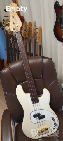 Фретлес бас китара