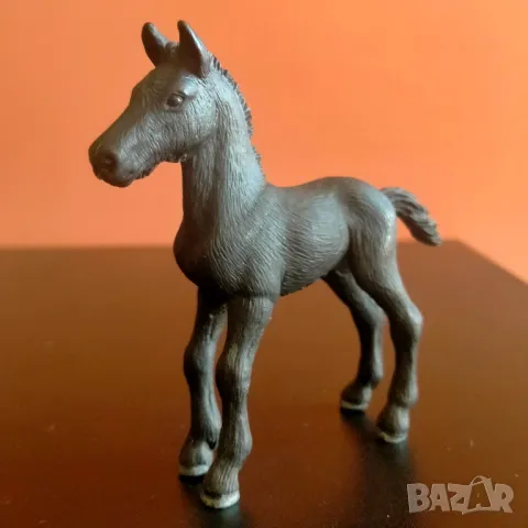 Колекционерска фигурка Schleich Кон Friesian Foal Baby Horse 2006 13622, снимка 1 - Колекции - 48548339