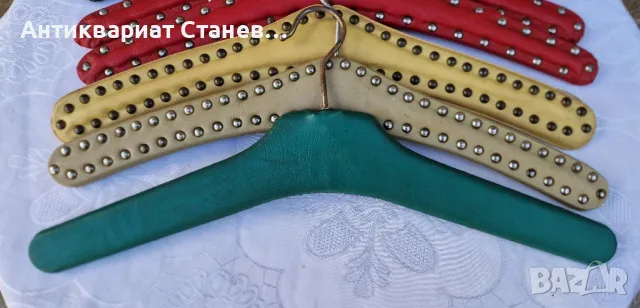 8 броя Винтидж кожени закачалки с капси

, снимка 9 - Антикварни и старинни предмети - 50341479