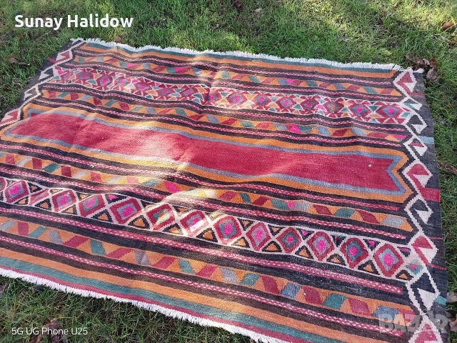 Ръчно тъкан килим