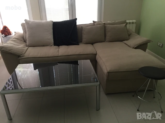 Двуместен диван с лежанка 