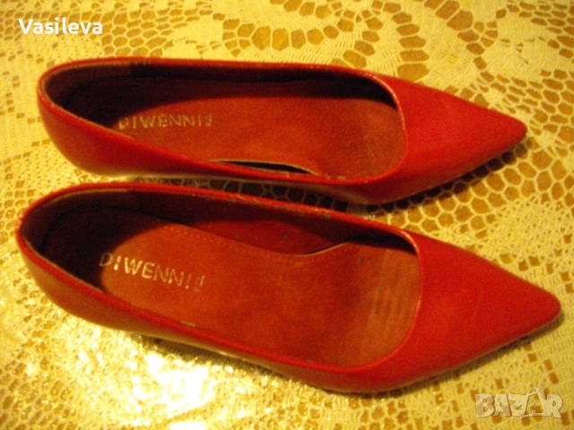 Дамски червени обувки с тънък ток