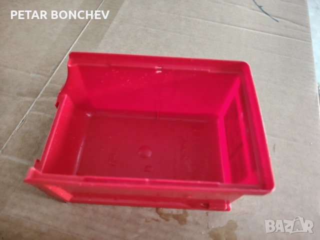 Кутии за болтове и гайки и др. 