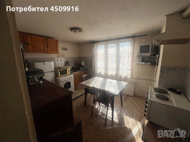 Къща с двор и втора жилищна постройка, снимка 10 - Къщи - 51552904