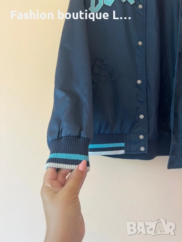 Синьо дамско спортно яке тип бомбър от сатен с подплата на марката H&M размер М с джобове отстрани , снимка 2 - Якета - 51667251