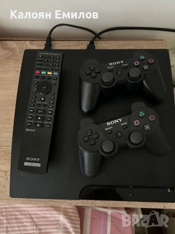 Playstation 3 с две контролери