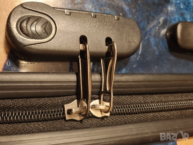 Куфар с твърди полипропиленови стени,  4 колелца, на цип с шифър, с разтегателна дръжка, снимка 10 - Куфари - 52344325