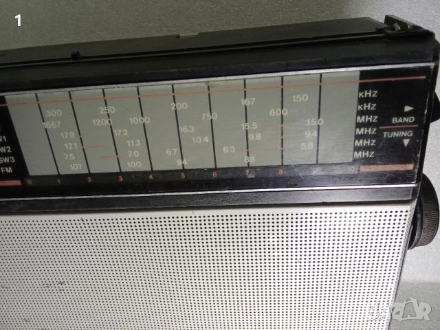 Ретро радио VEF 221 за ремонт, снимка 4 - Радиокасетофони, транзистори - 46407157
