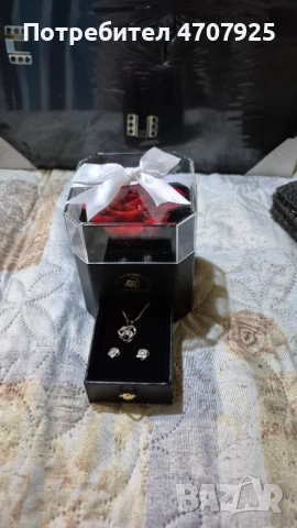 Вечна роза с бижу колие и обеци - прожектор "Обичам те на 100 езика", , снимка 2 - Бижутерийни комплекти - 53289925